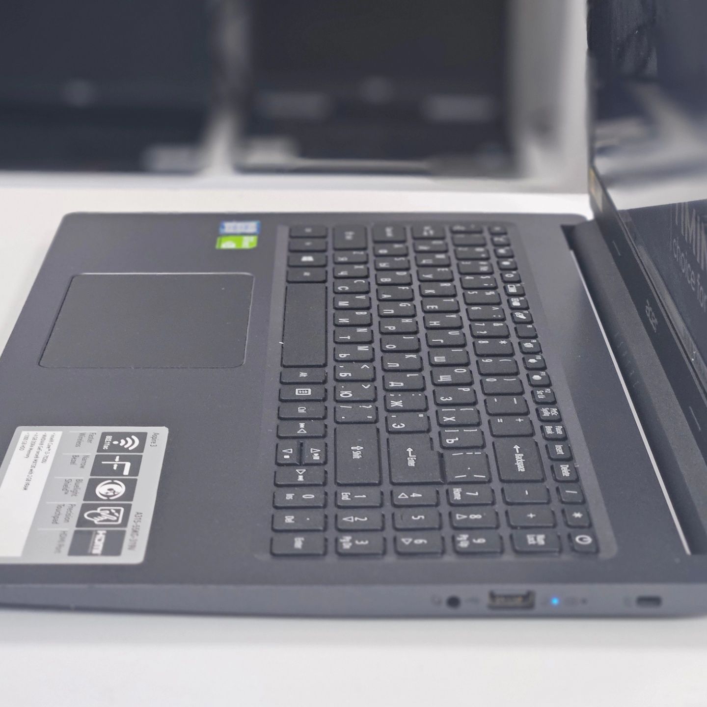 Офисный Ноутбук Acer Aspire 3 - Core i3-7020U/4GB/SSD 256GB