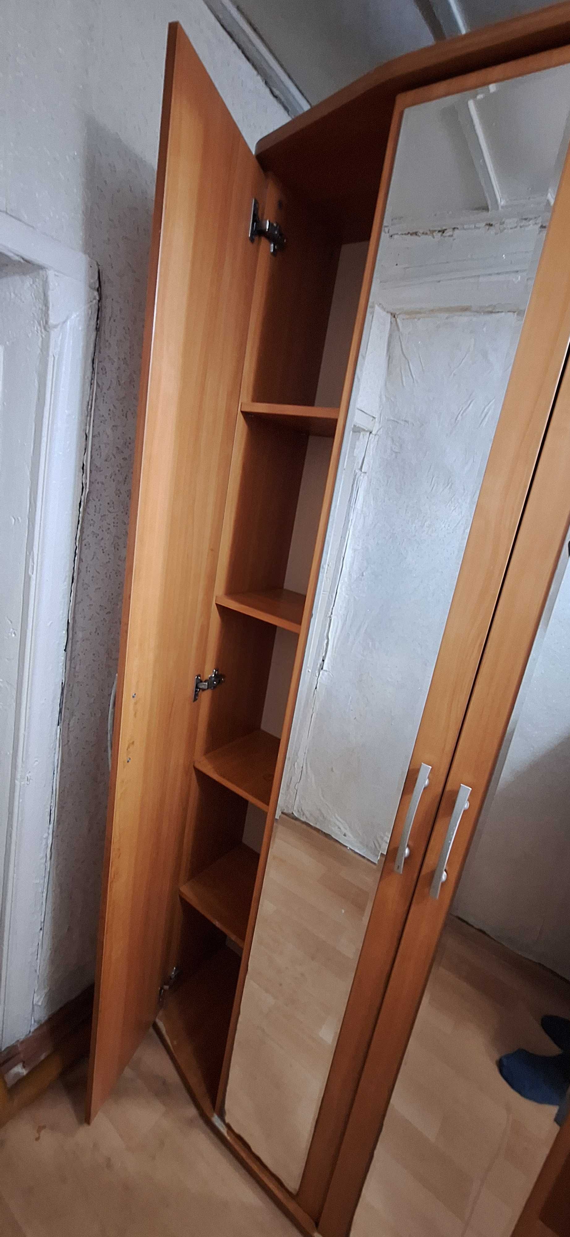 Продам шкаф прихожию.