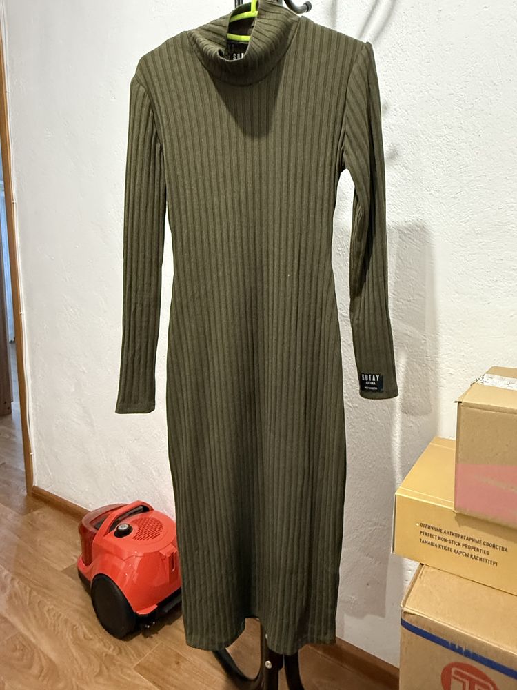 Продам вещи (брюки, футболка, платье) б/у