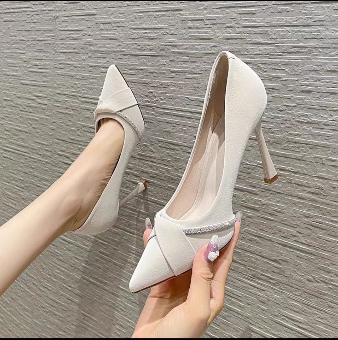 Продаю новые туфли каблук 5см
