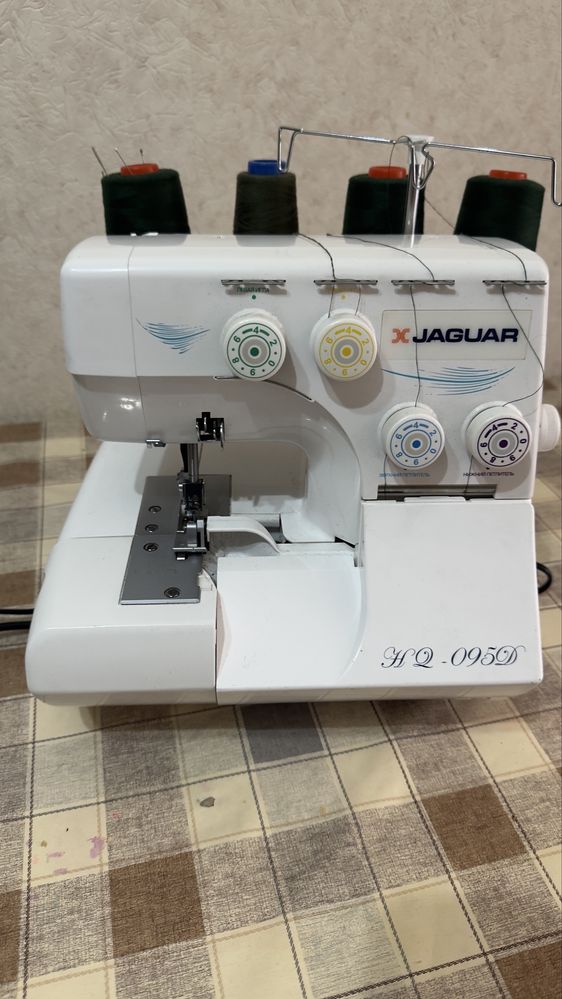 Продаю комплект: швейная машина Brother RS31 + оверлок Jaguar HQ-095D