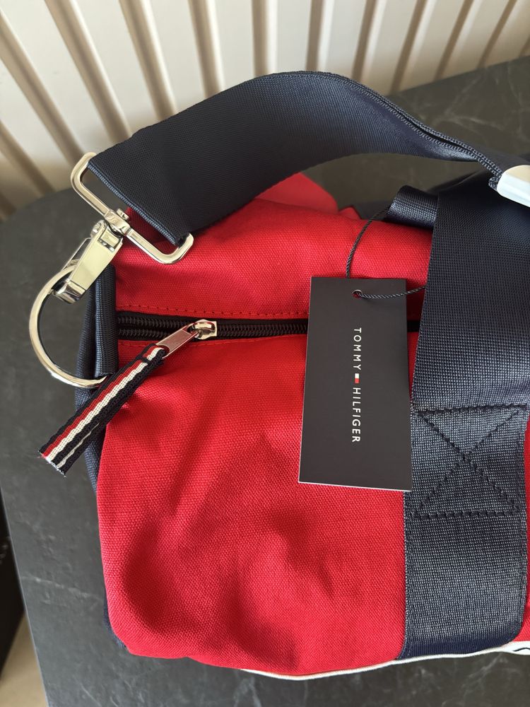 Сумка спортивная tommy hilfiger