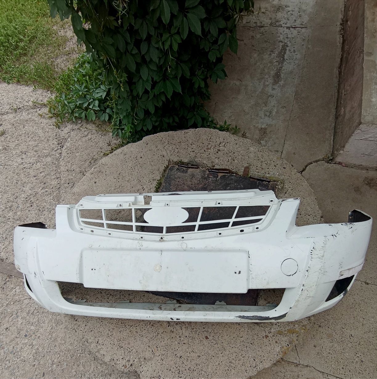 Продам передний и задний бампер от приоры