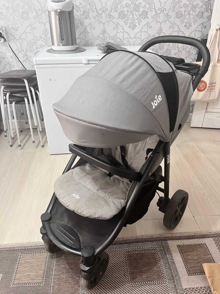 Продам коляску фирмы joie