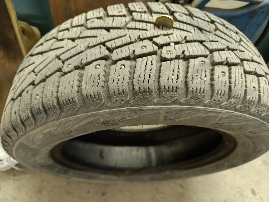 Продам зимние шины 195/60R15 б/у шипованные