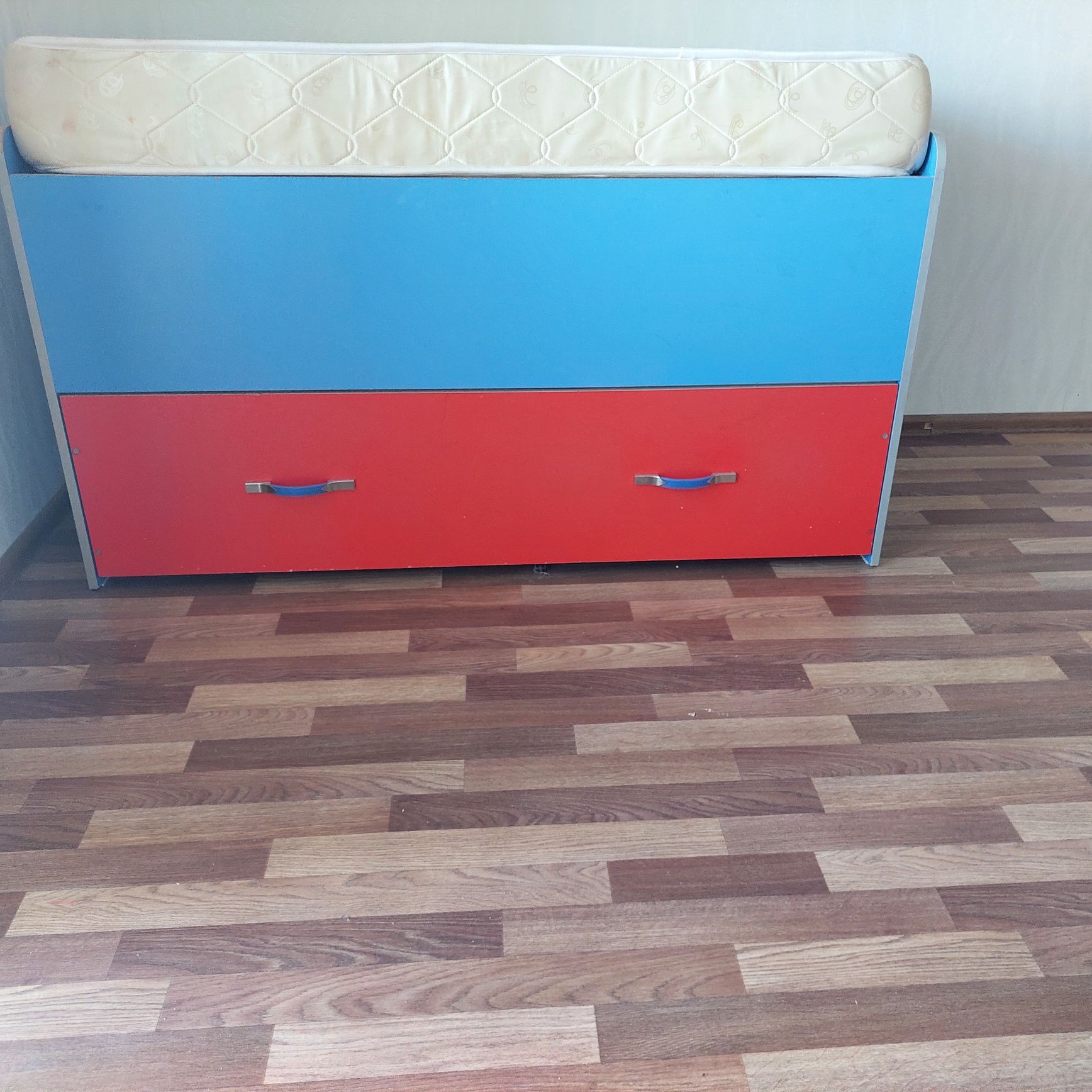Продам электрическую плитку, диван, детскую кровать