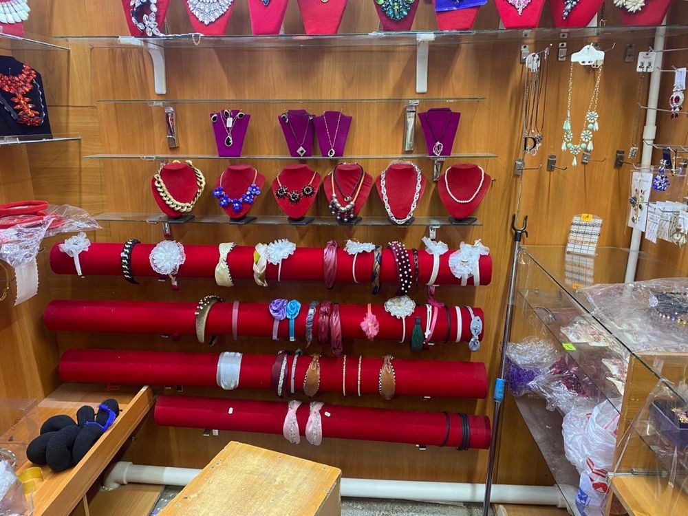 В связи с закрытием отдела распродажа по низким ценам