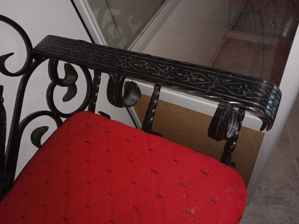 Продам железную скамейку