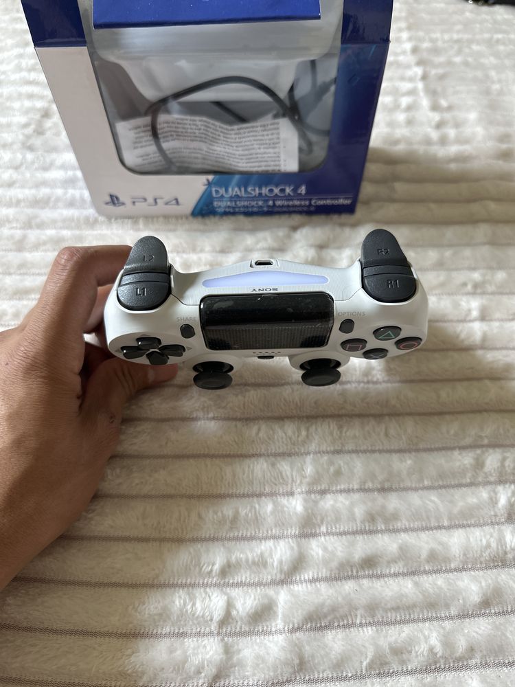 Игровой контроллер Sony Dualshock 4 v2 белый