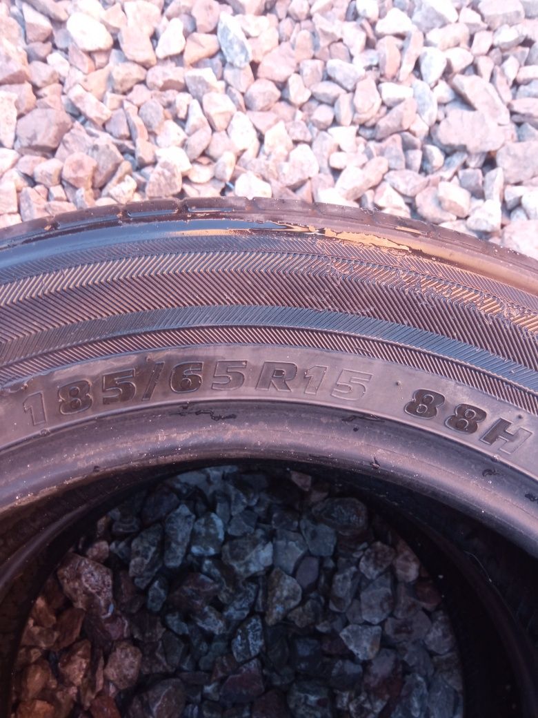 Продам две шины 185/65 R15