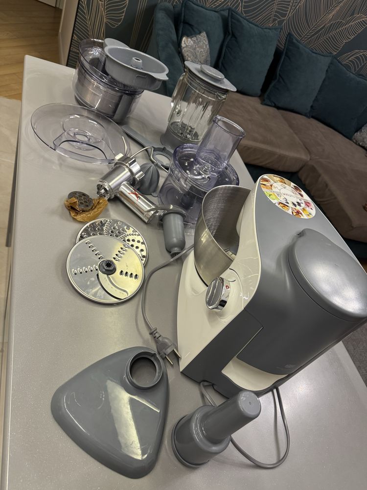 Продам кухонный комбайн Kenwood
