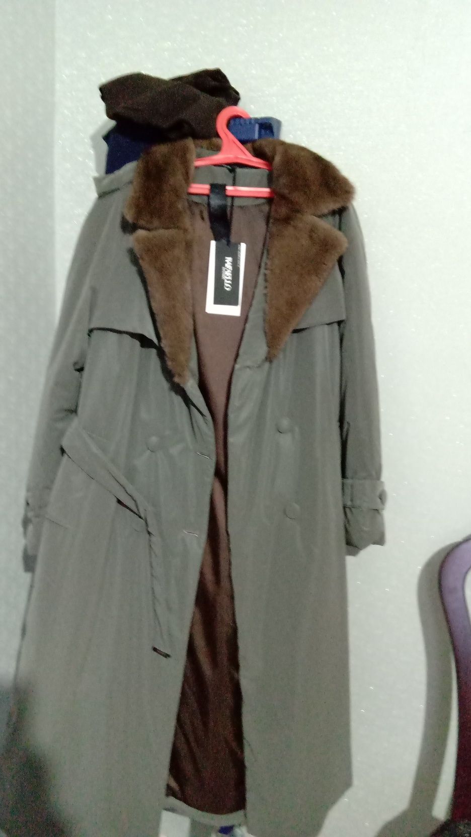 Пальто, зимнее с норковым воротником