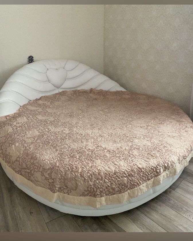 Бұрын қолданылған жатын диван сатылады.