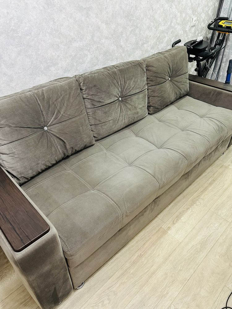Продам ДИВАН в хорошем состоянии