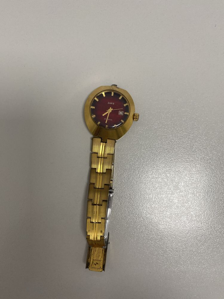 Продам часы на запчасти