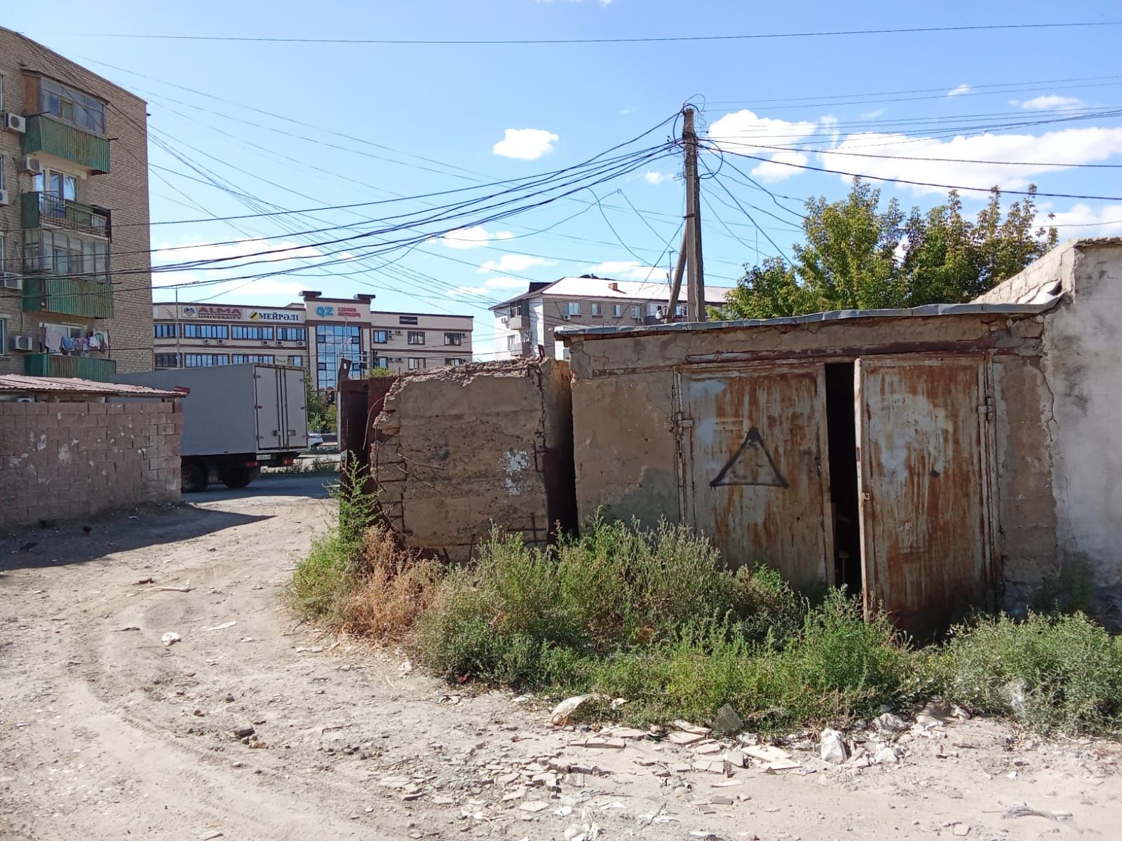 Продам гараж район арына