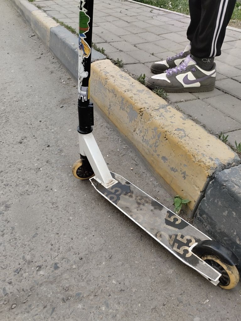 Трюковой самокат на ходу сломан заднее колесо