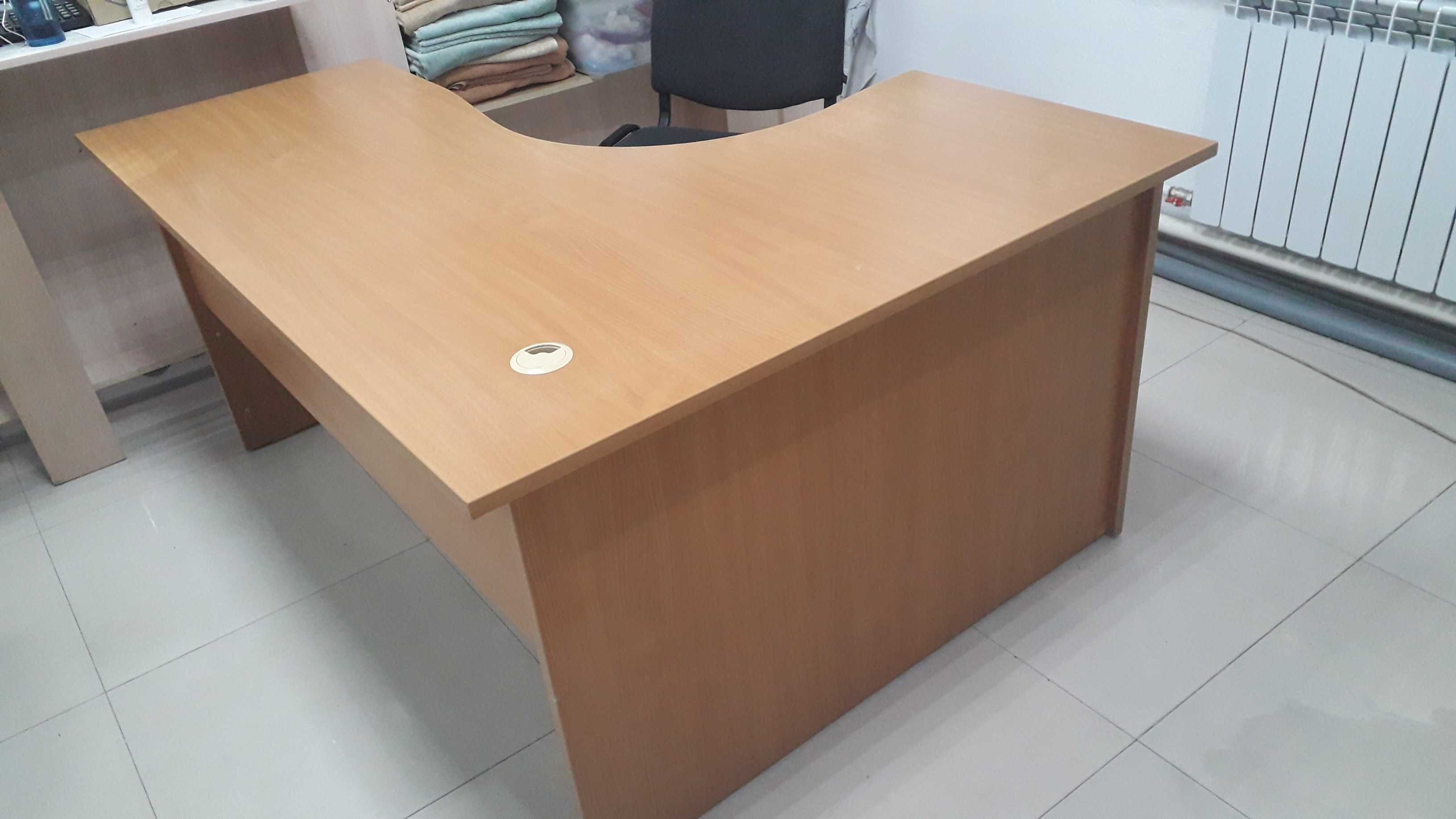 Продам угловой стол б/у не дорого