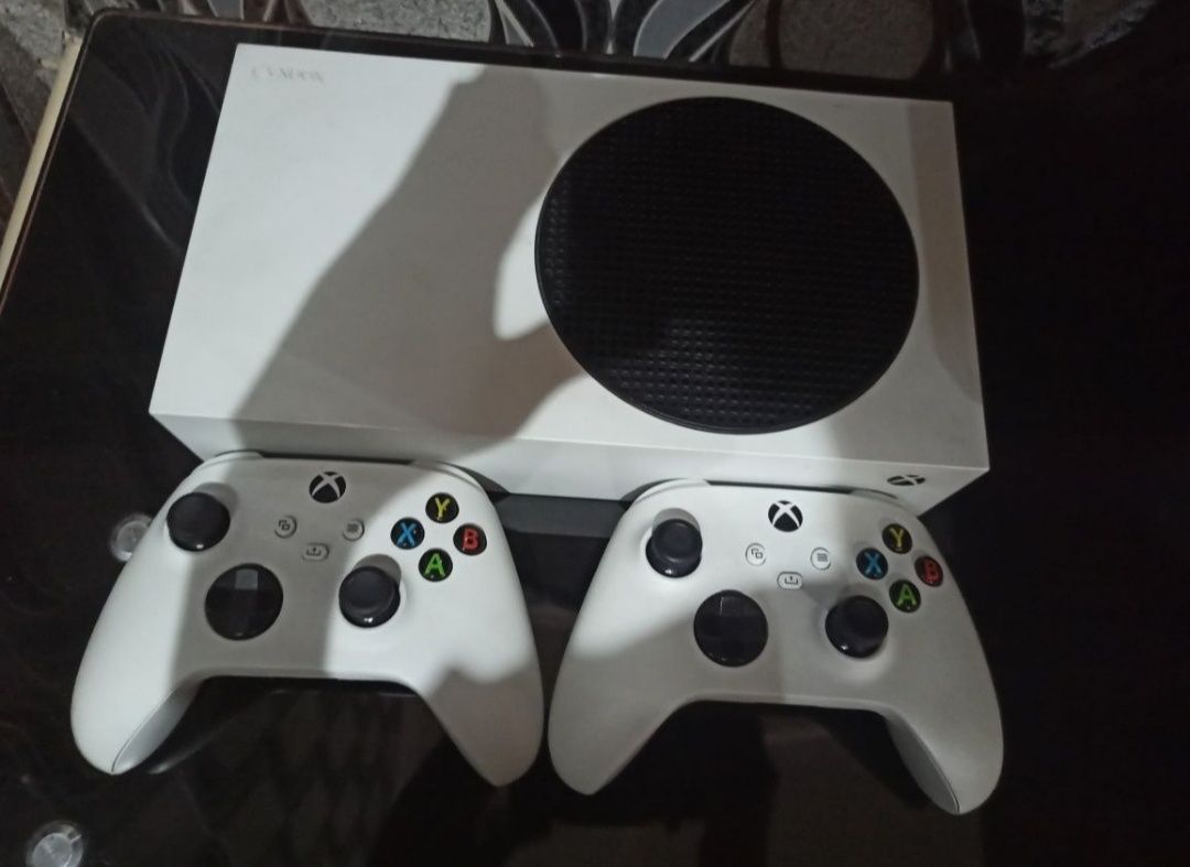 Продам xbox series s(торг)