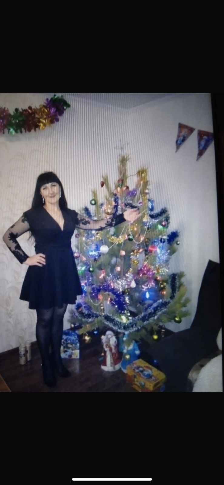 Продам платье чёрное с ажурными руковами