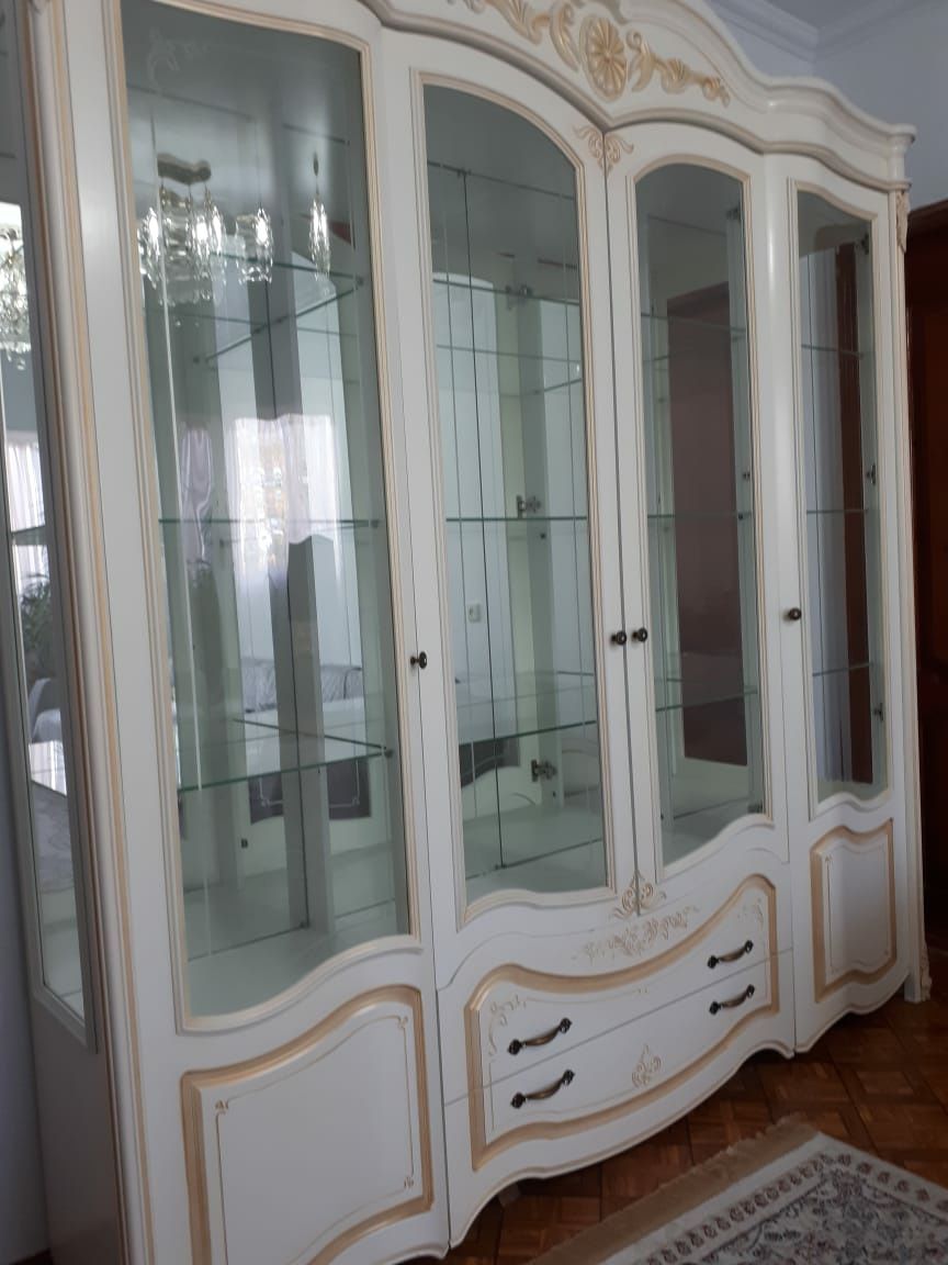 Продаётся сервант для гостиной