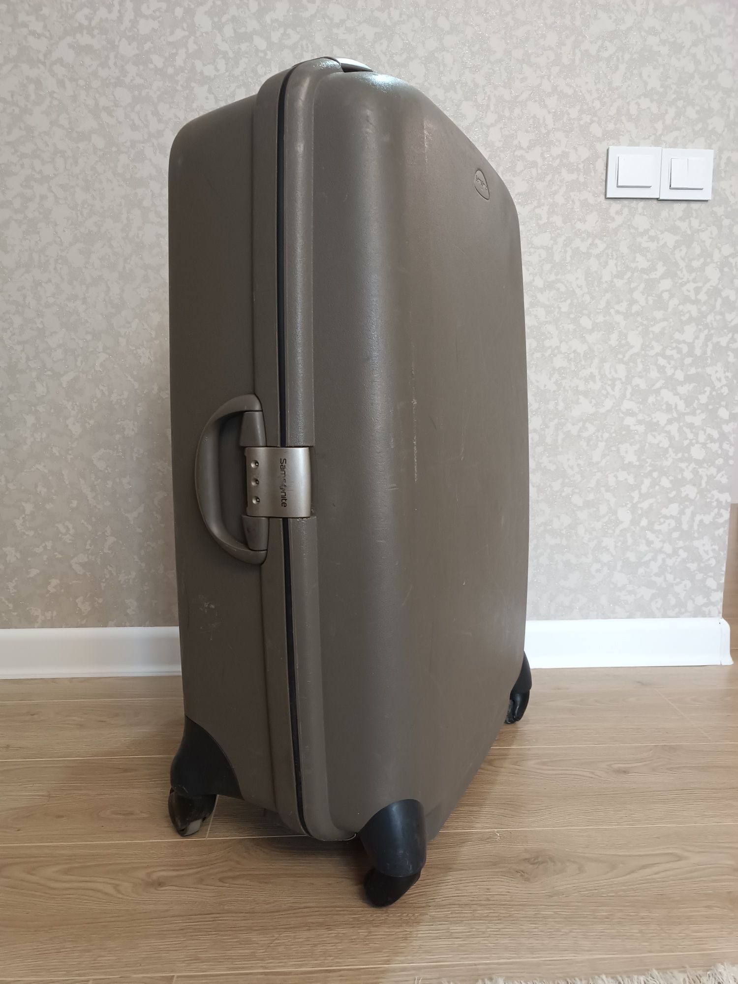 Продам чемодан Samsonite 111 литров