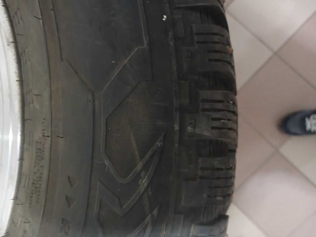 NOKIAN  резину с дисками шипы