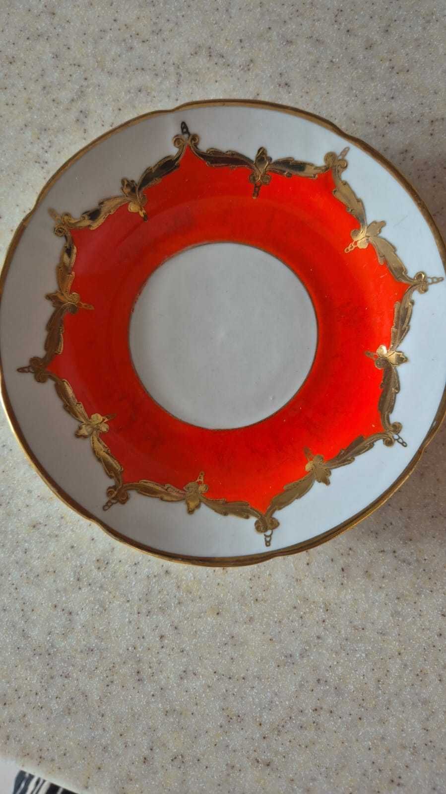 Сервиз фарфоровый Красный бутон (неполный)