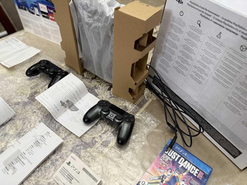 Продам playstation 4 slim box 1tb