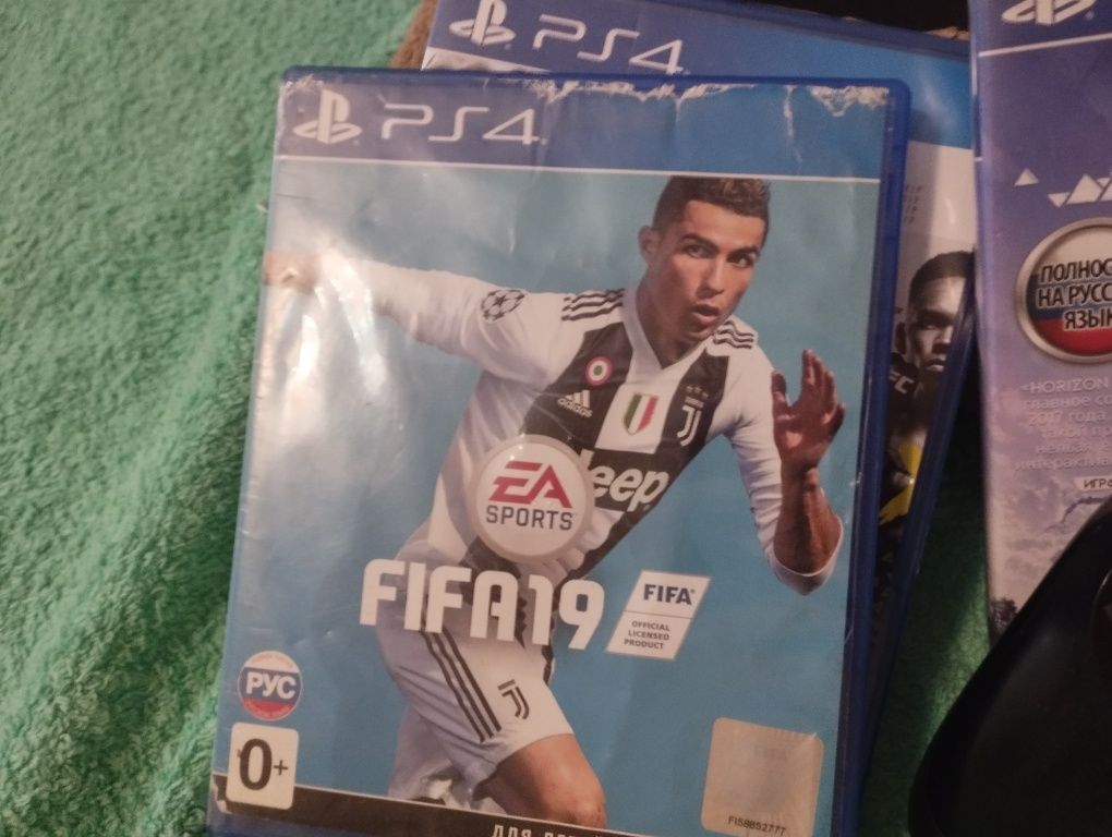 Продаётся PlayStation 4 очень хороший есть игры