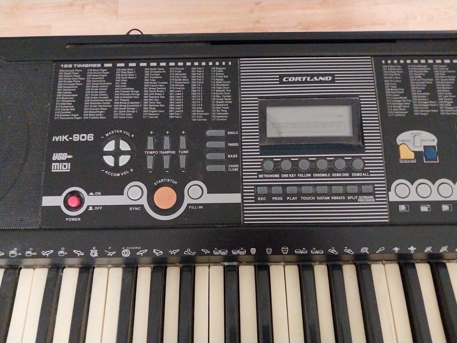 Музыкальный синтезатор с подставкой.  Cortland MK-906. Usb, Midi