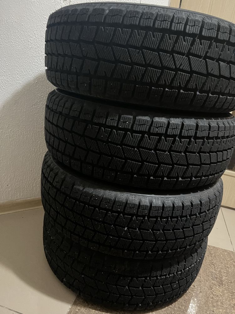 Шины Sailun Ice Blazer Arctic 215/60 R17 100T – отличное состояние.