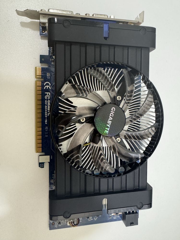 Видеокарта GTX 550 Ti 1gb 192bit GDDR5