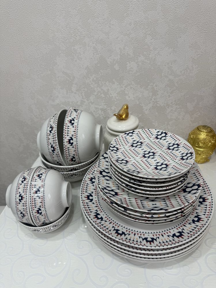 Продам сервиз на шесть персон !