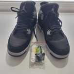 Кроссовки Nike Air Jordan 4 в новом состоянии. Размер 44,5.