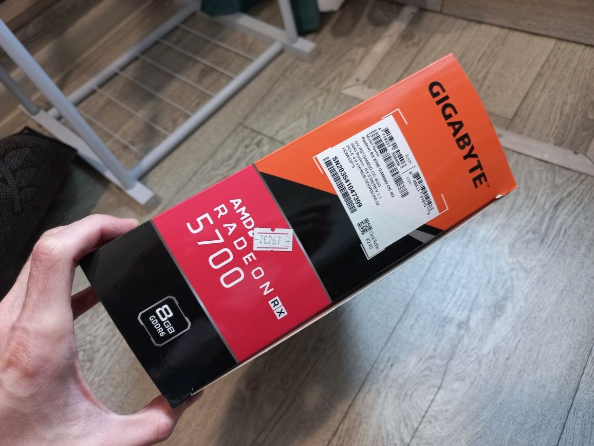 Продам Игровую видеокарту GIGABYTE Radeon RX 5700 OC 8GB, GDDR6!
