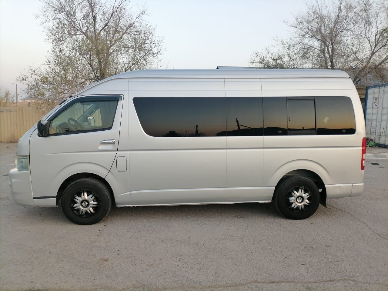 Коллективные перевозки Toyota Hiace..