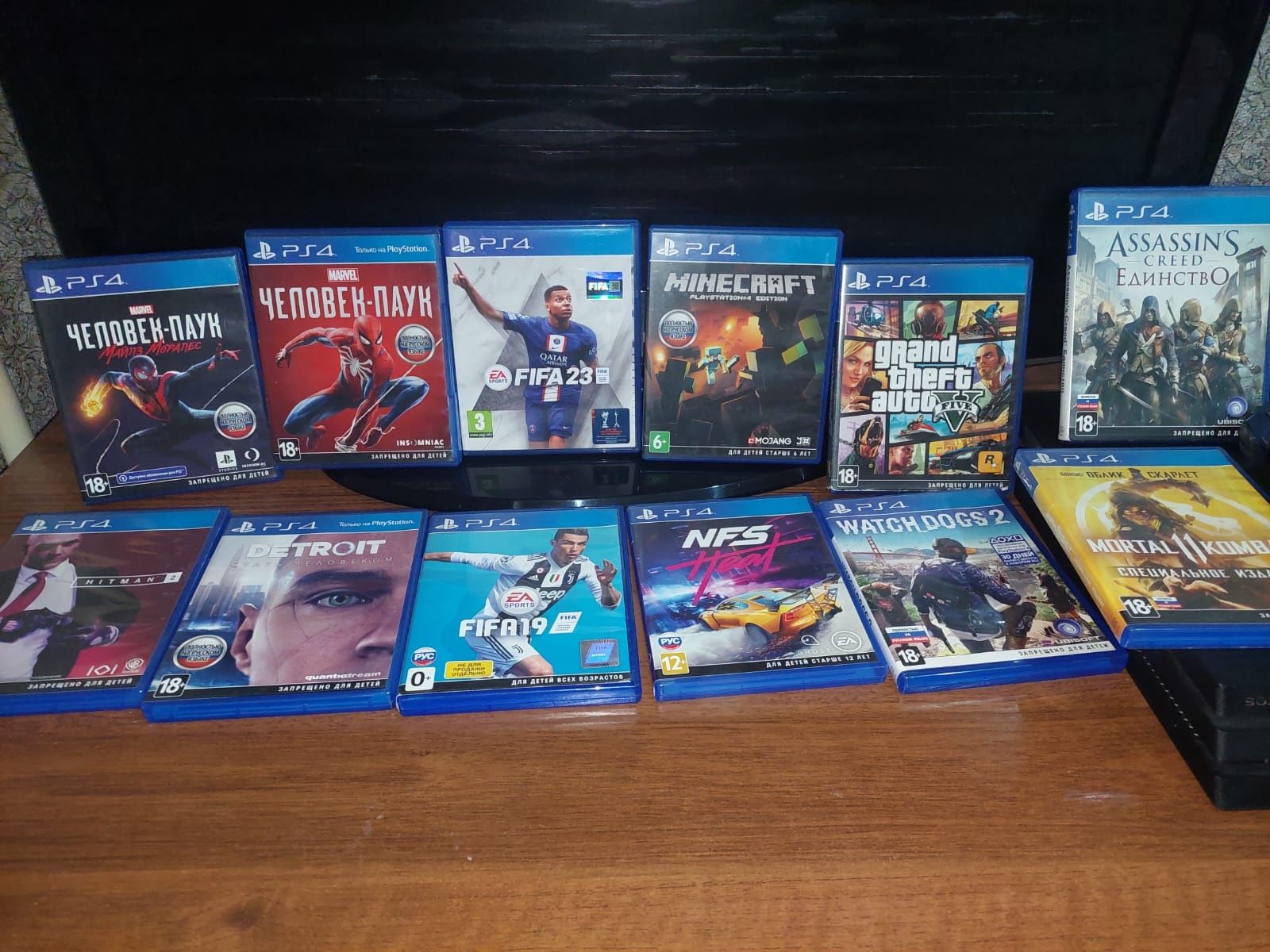 Продаю PlayStation 4 PRO 1 TB