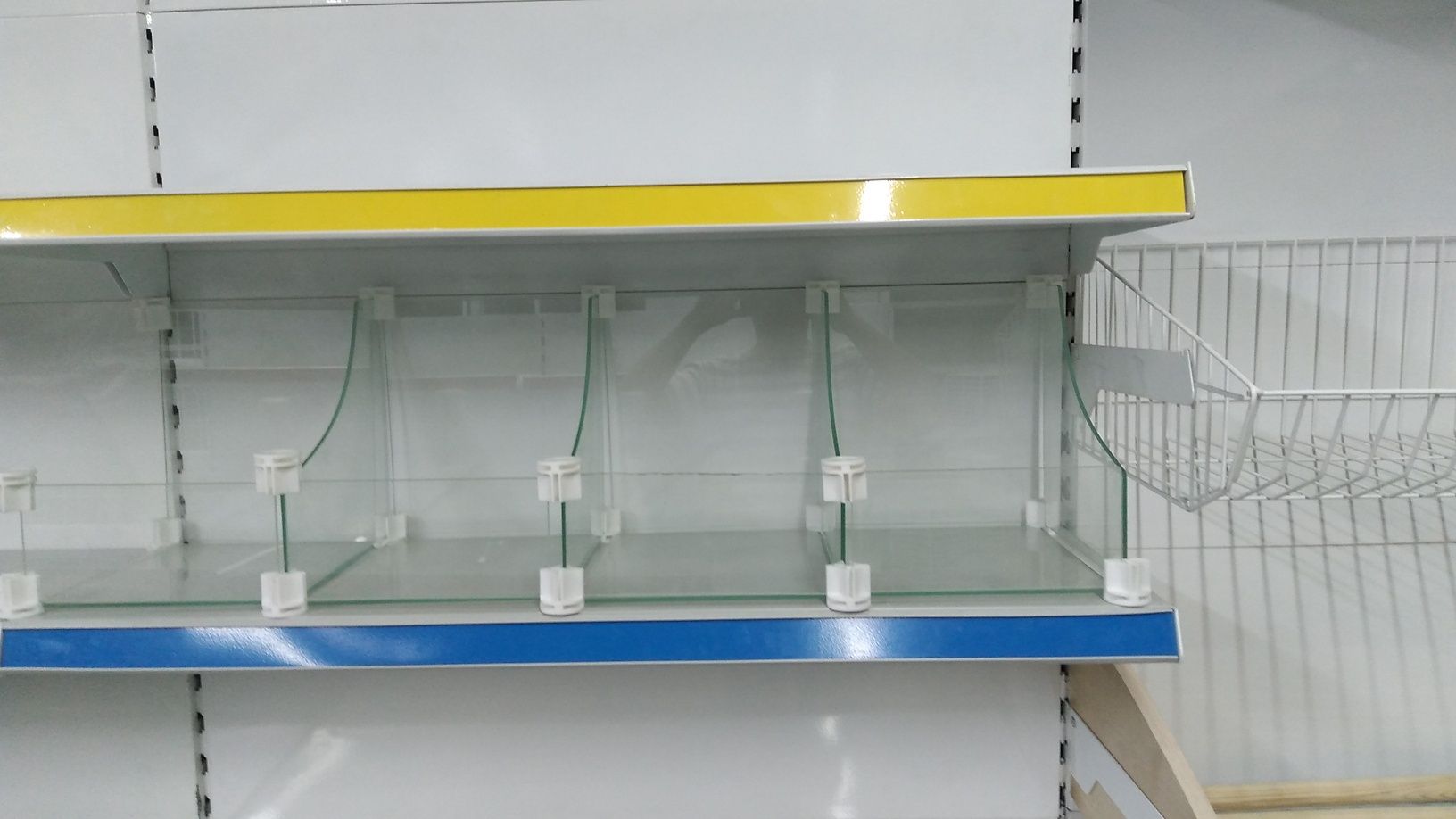 Торговые стеллажи полки для магазинов Кассовые боксы хлебные стеллажи