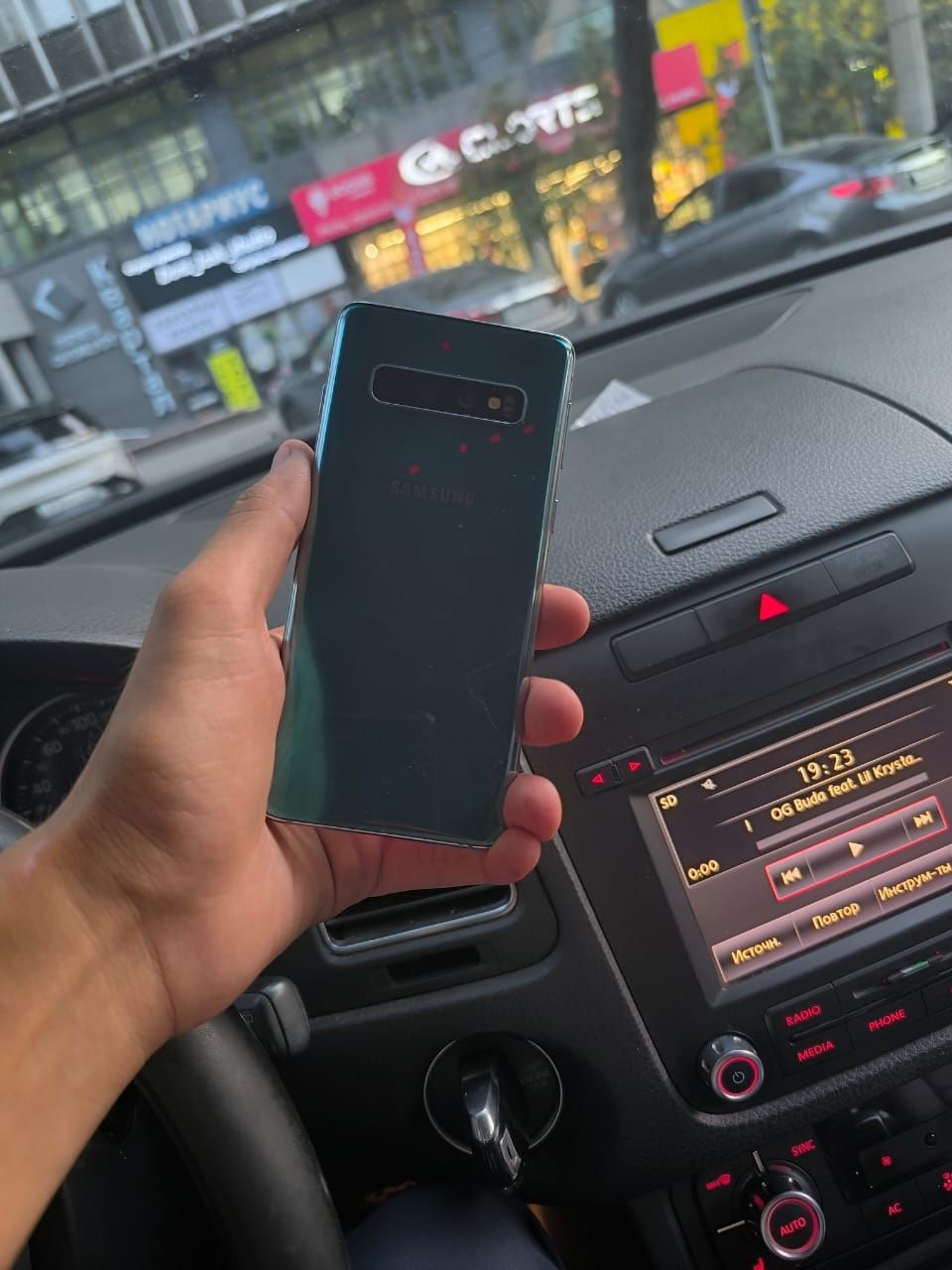 Samsung s10 8/128Gb в хорошем состоянии