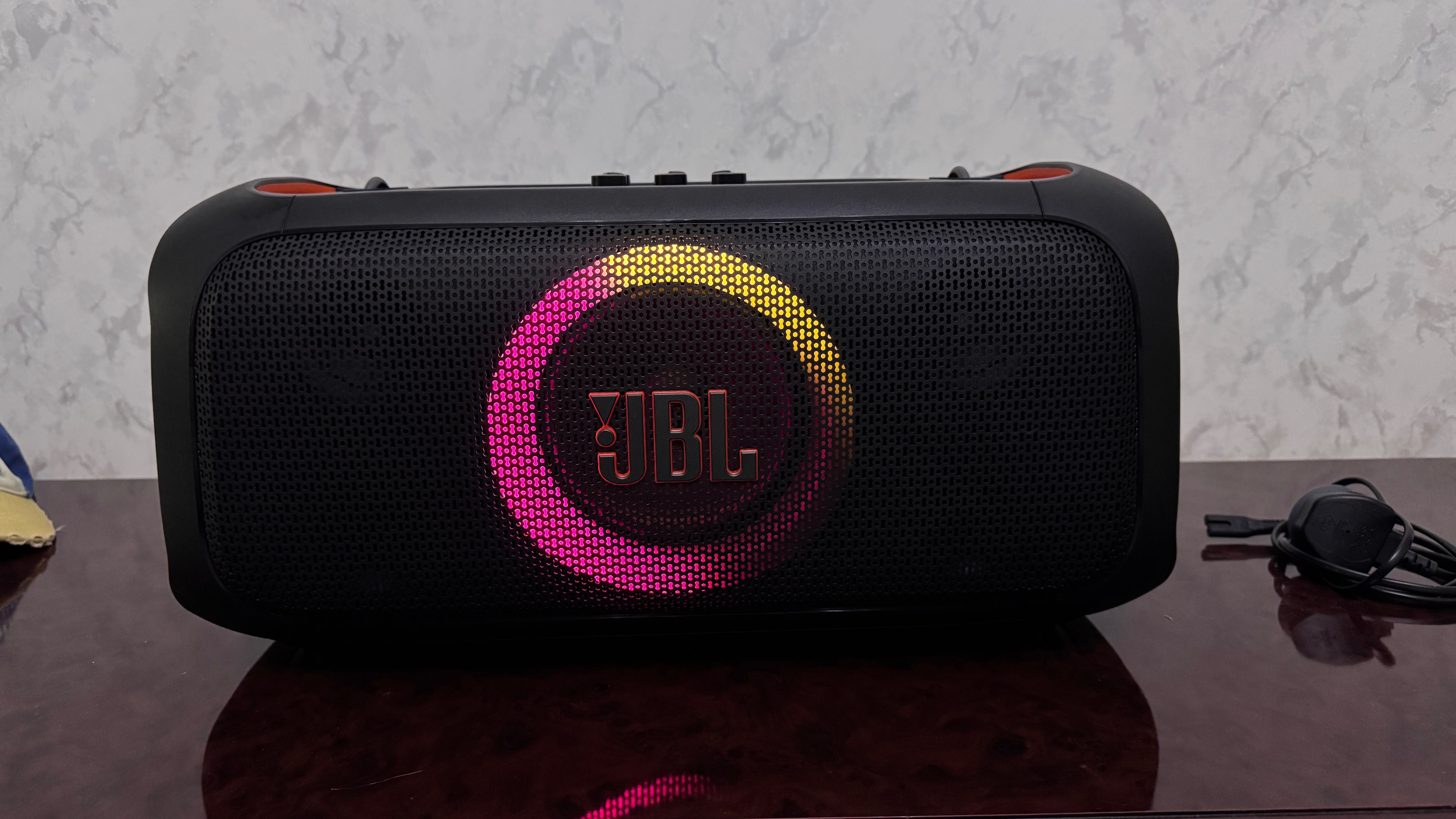 JBL Partybox on the go Essential