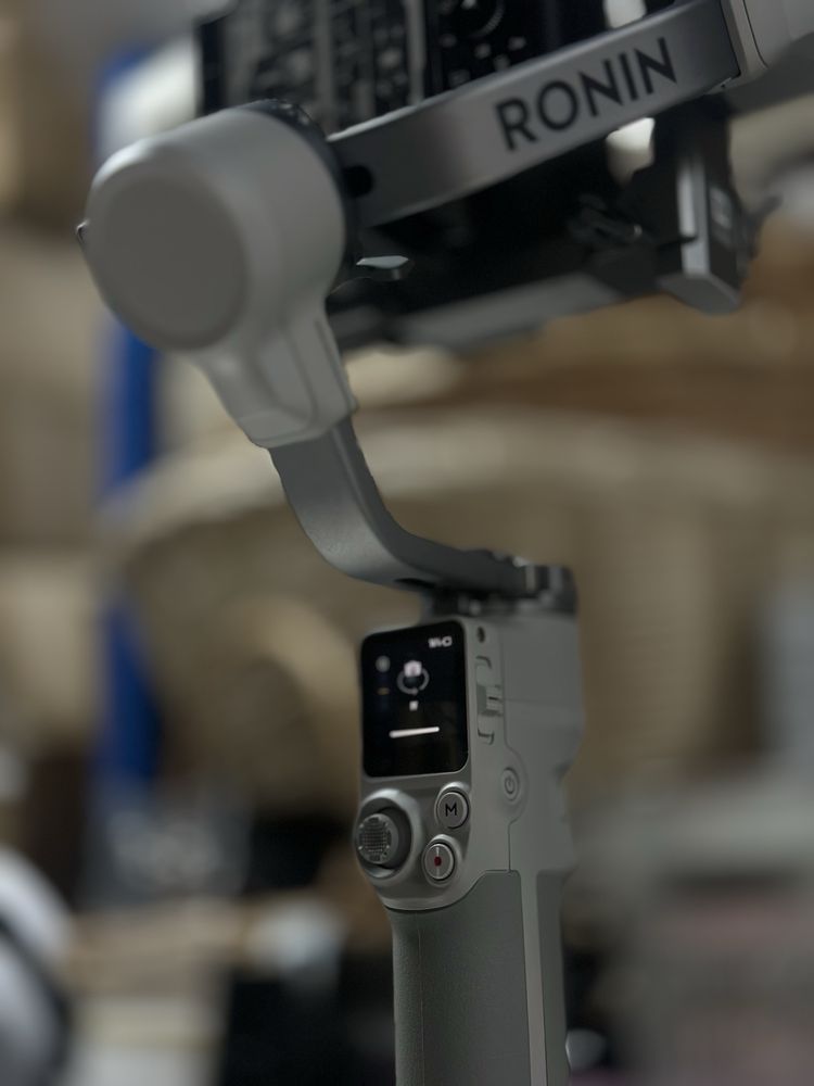 Продаю стабилизатор DJI rs4 mini