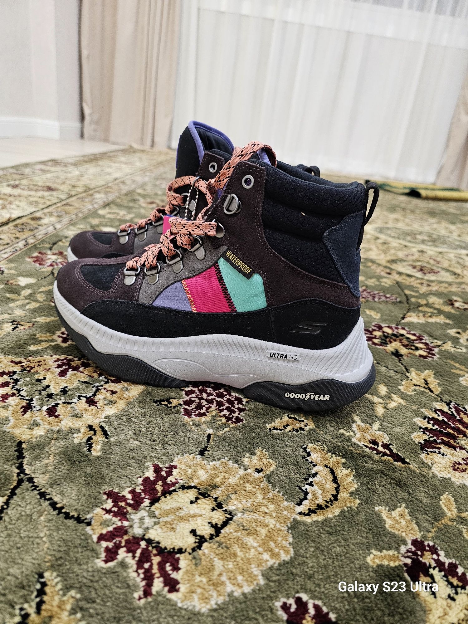 Ботинки женские фирмы SKECHERS
