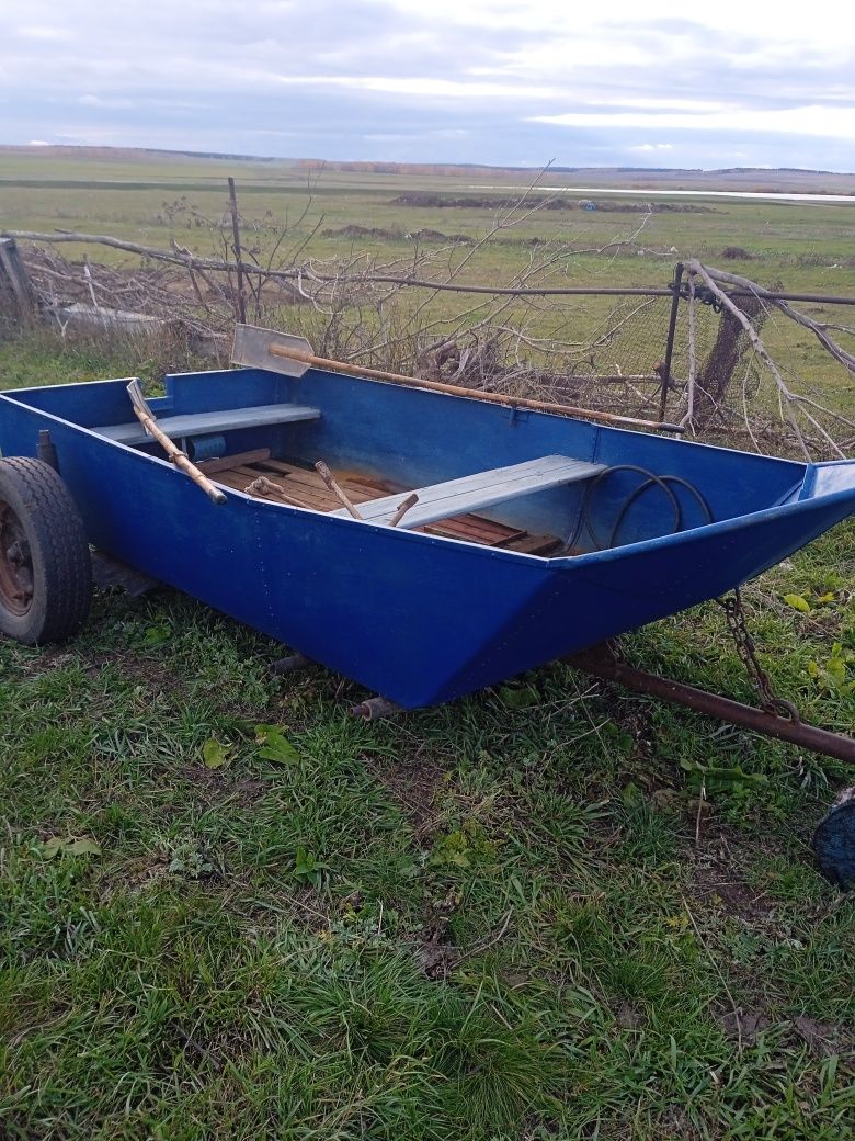 Продам лодку можно с мотором