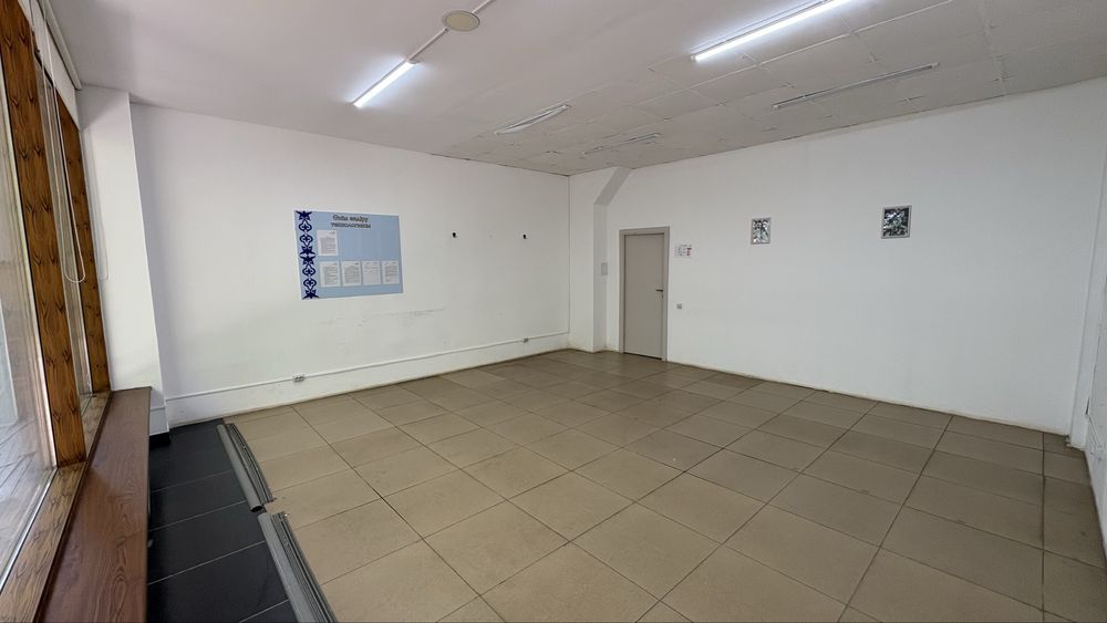 Сдается просторный кабинет 37 кв.м. в центре Уральска