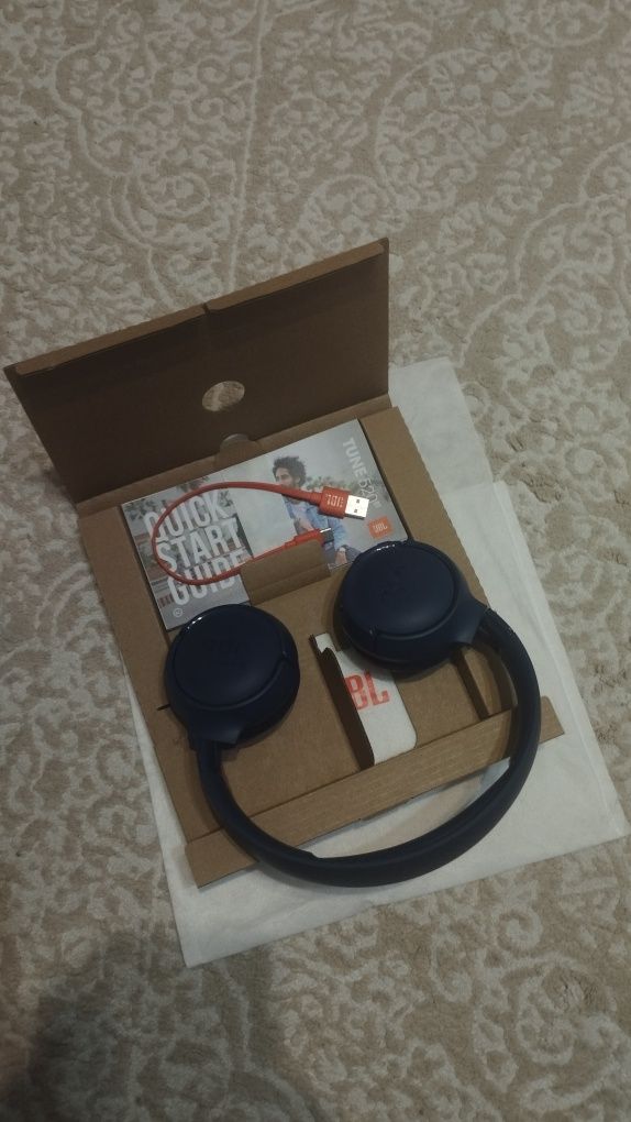Продам наушники в новом  состояние