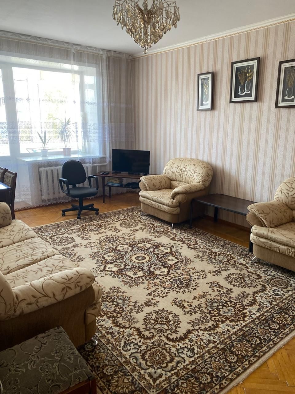Продаётся квартира киевский проект 3х комнатная с  мебелью