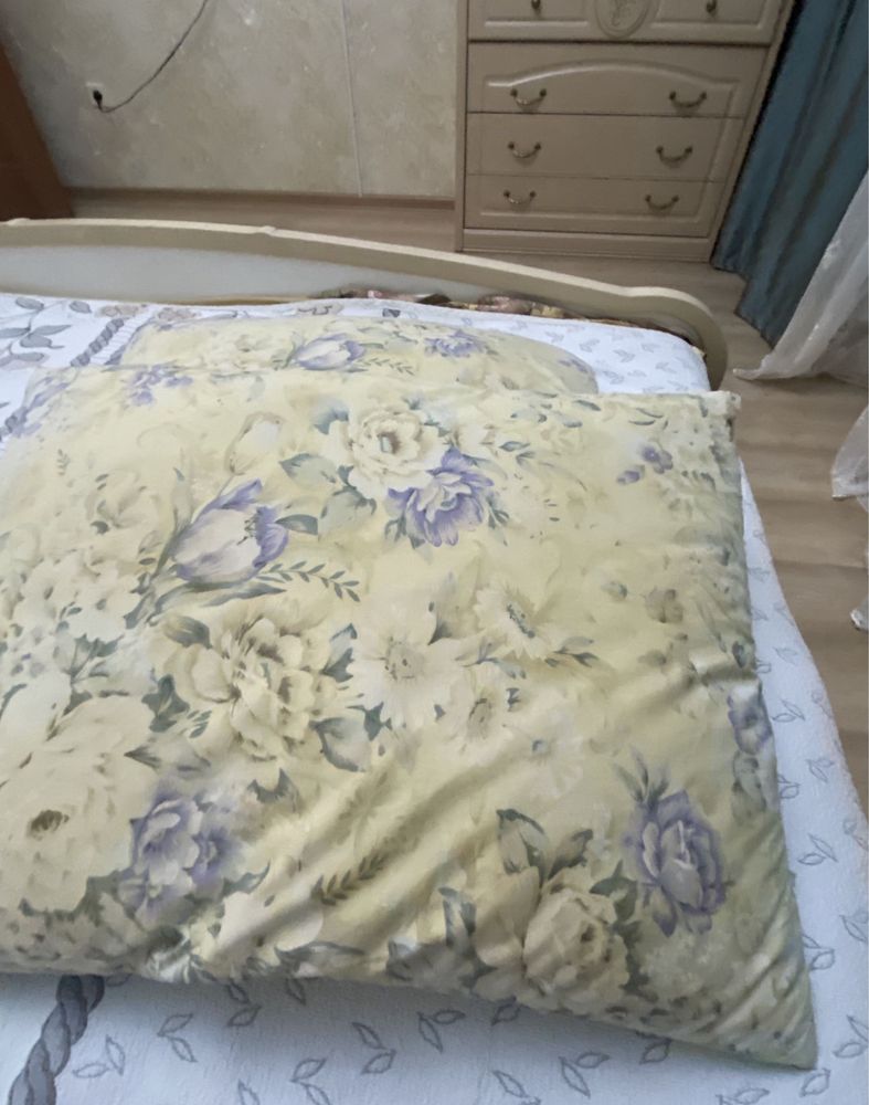 Продам покрывало и подушки