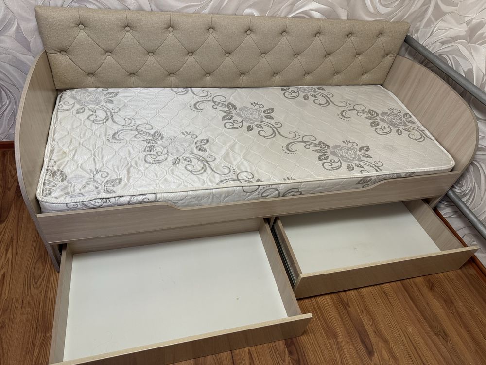 Продам односпальную кровать