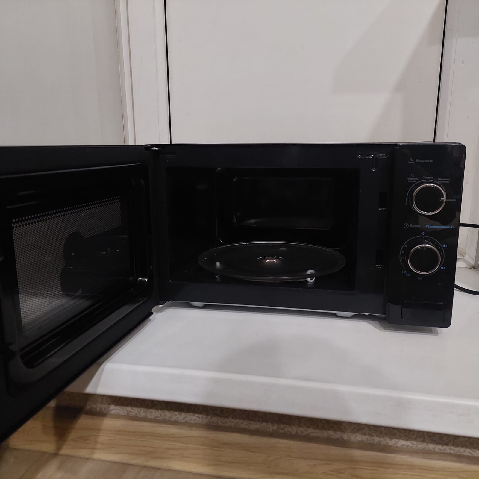 Микроволоновка Midea, в коробке с документами